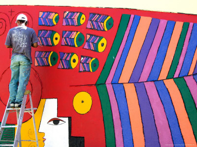 miller-hopkins-cindy-stylized-llort-artwork-painted-on-gallery-wall-fernando-llort-gallery-san-salvador-el-salvador